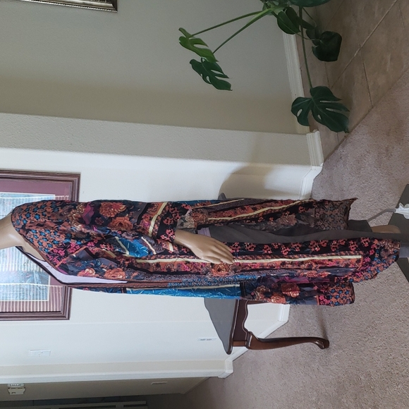 Chelsea & Violet s vivid colors bold garden scene Aztec embroidered trim d… - Picture 2 of 13